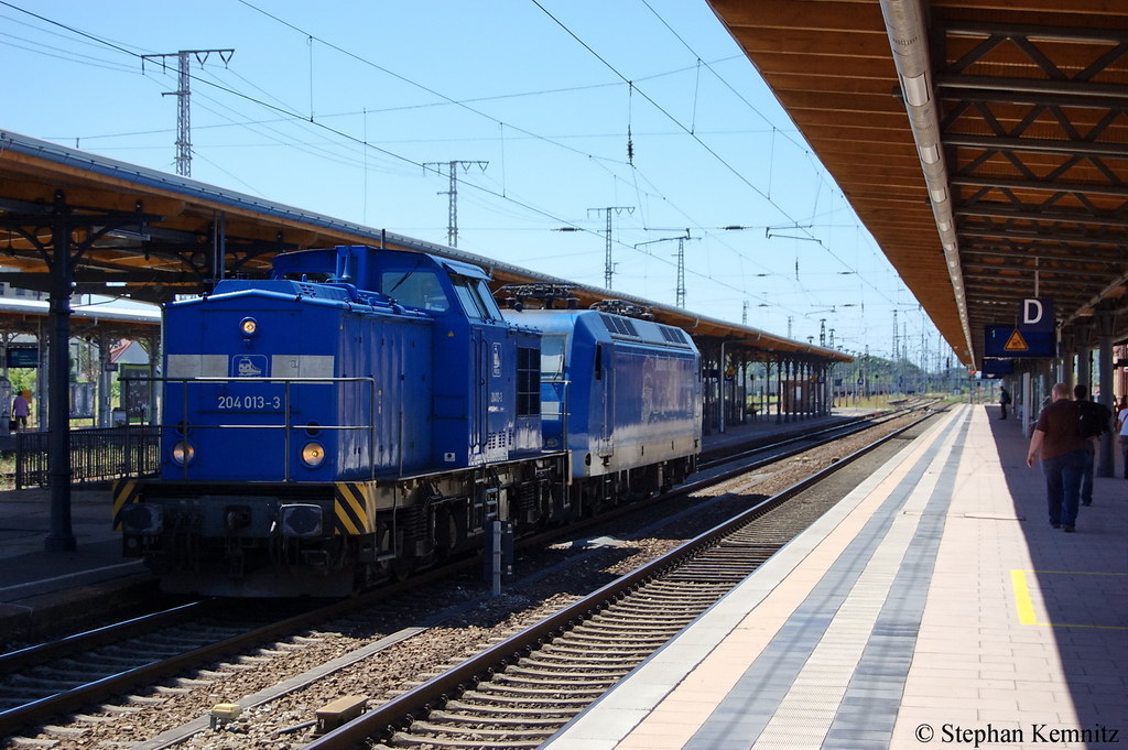 204 013-3 PRESS (203 216-7) und die 145 030-7 PRESS (145 085-7) kalt in Stendal in Richtung Rathenow unterwegs. 27.06.2011 