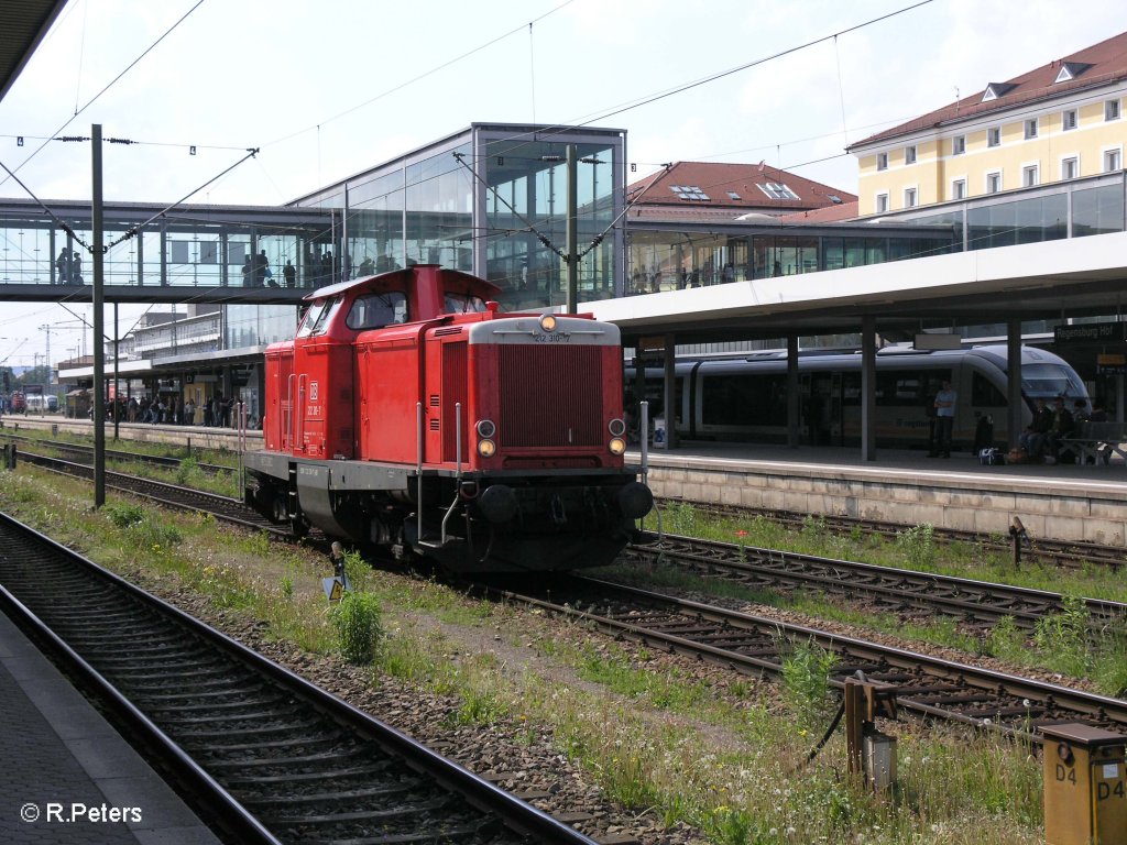 212 310-7 rollt solo durch Regensburg HBF. 09.05.09