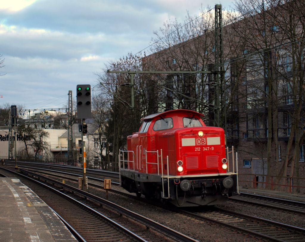 212 347-9 von DB Netz rollte durch die S-Bahn Station Holstenstrae am 19.3.