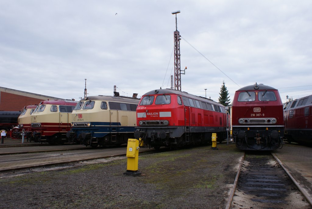 217 001-7, 218 105-5, 225 012-5 und 218 387-9 am 19.09.2010 in Osnabrck beim Fest 175 Jahre Deutsche Eisenbahn und 125 Jahre Bahnbetriebswerk Osnabrck