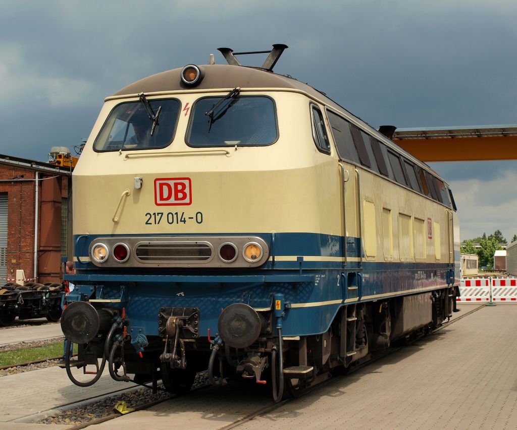 217 014-0 vom DB Museum Koblenz war am 18.6.11 auf dem Tag der offenen Tr in Neumnster abgestellt.