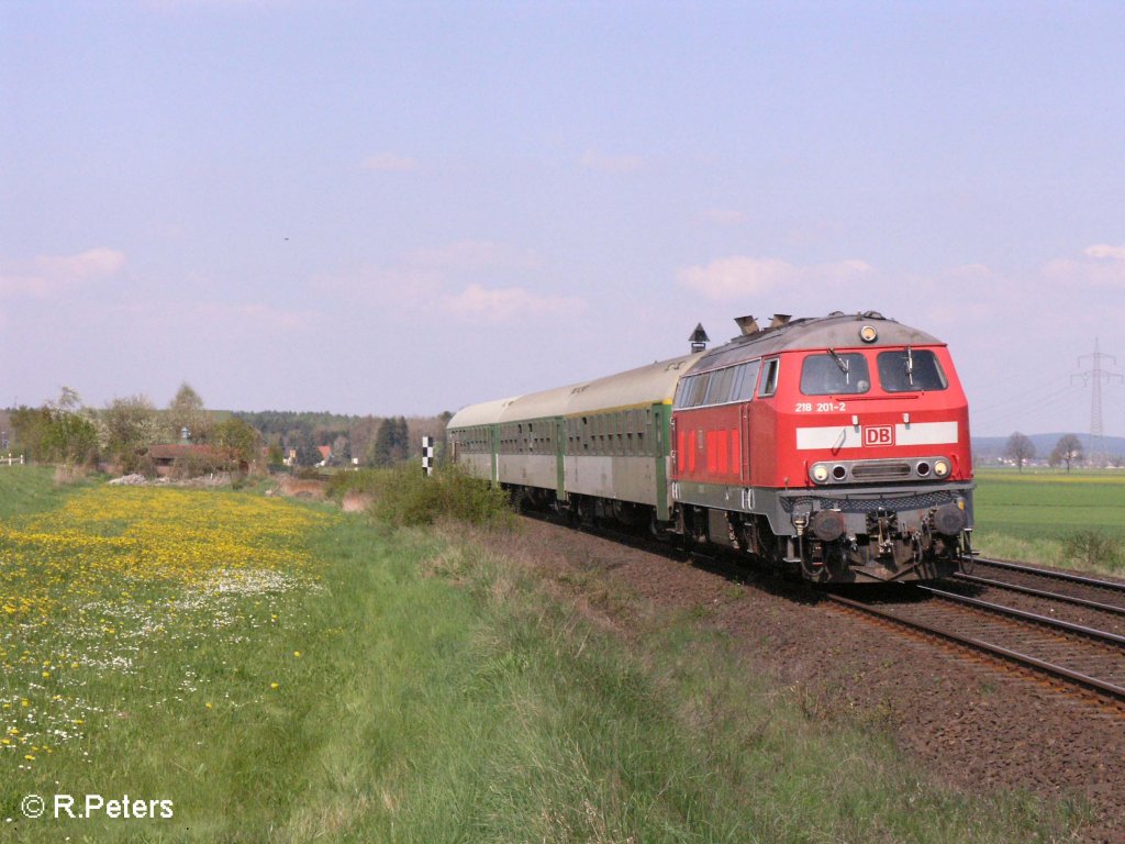 218 201-2 zieht ein Prager kurz vor Schwandorf. 27.04.08