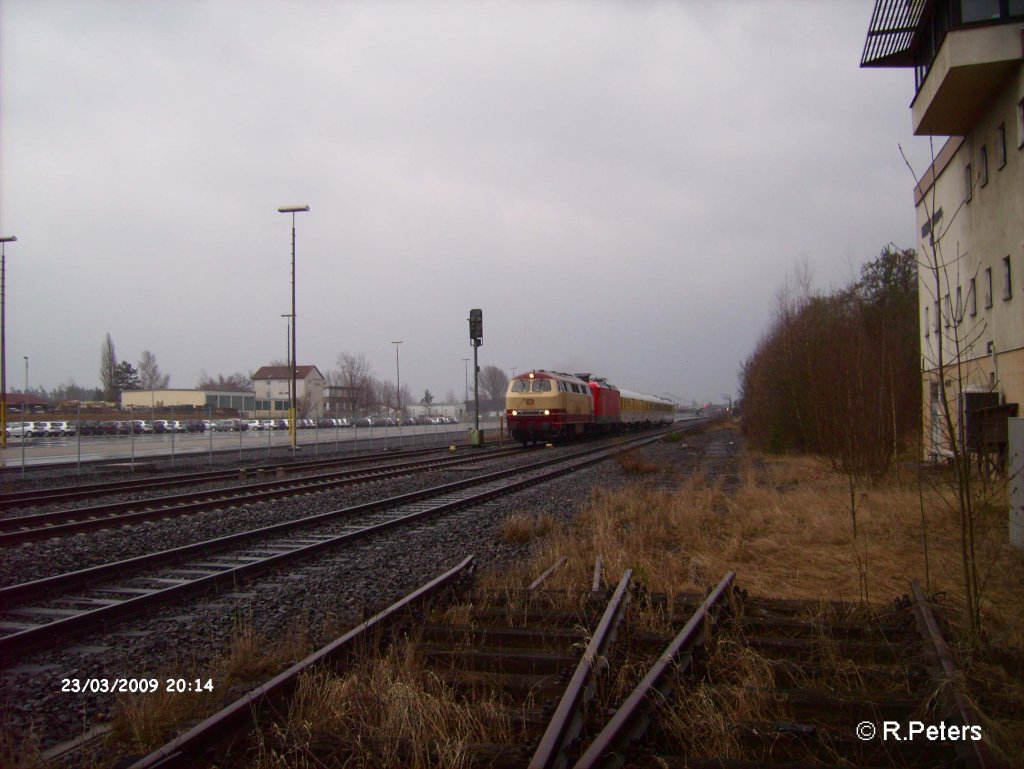 218 217+ 114 501 ziehen ein Messzug durch Wiesau/Oberpfalz. 23.03.09