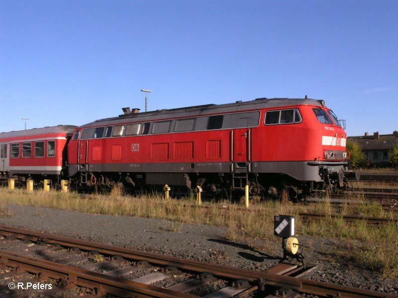 218 241 stand am 14.November 2007 mit einem Schlerverstrkungszug in Marktredwitz abgestellt.