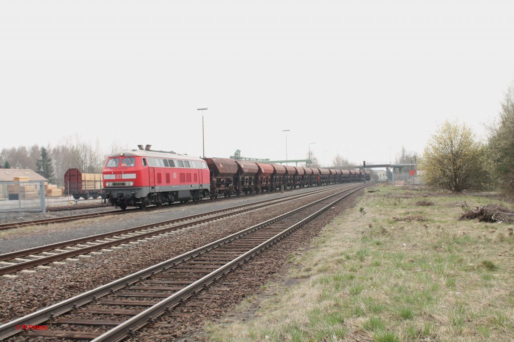 218 272-3 erreicht Wiesau mit dem 92638 Schotterzug aus Weiden. 22.04.13