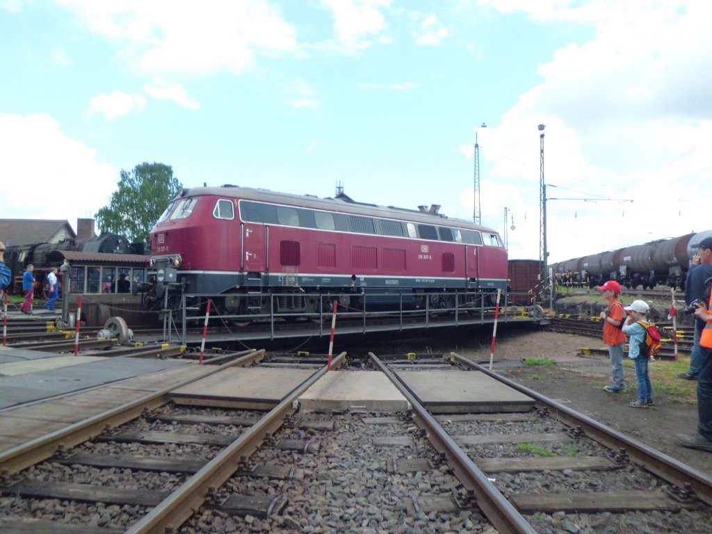 218 367-9 auf der Drehscheibe bei den Bahnwelttagen 2013
