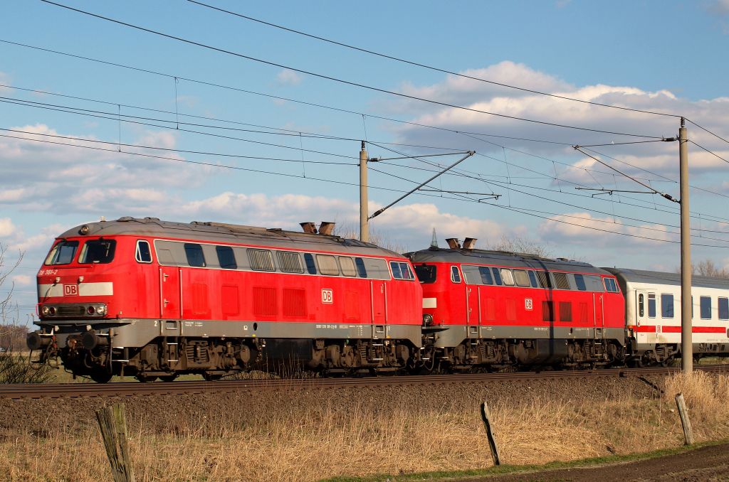 218 381-2 und 374-7 nocheinmal von der Seite in Bullendorf.