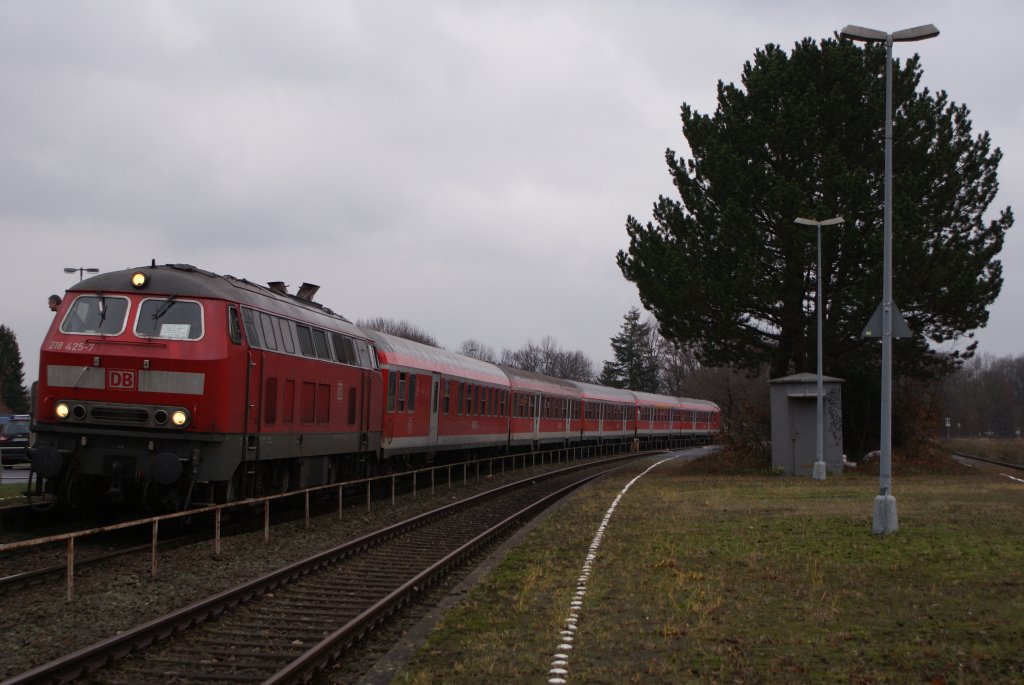 218 425-7 mit einem RE 12 am 12.12.2009 in Ertstadt.Gru an den Tf