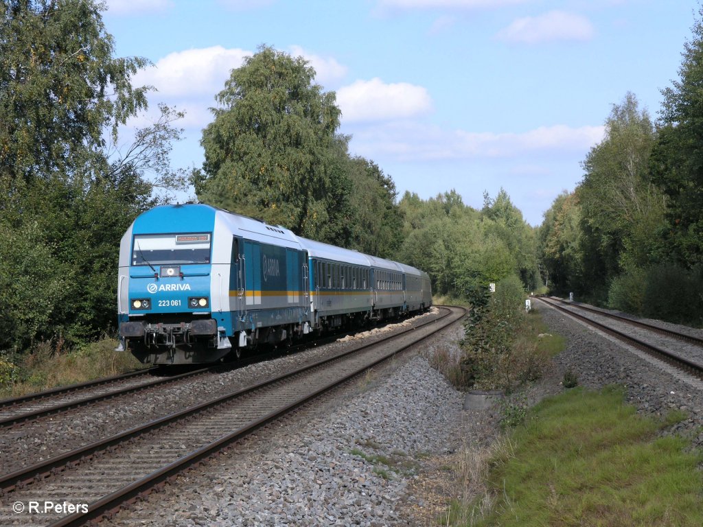 223 061 zieht bei Schnfeld den ALX37983 nach Mnchen 25.09.09
