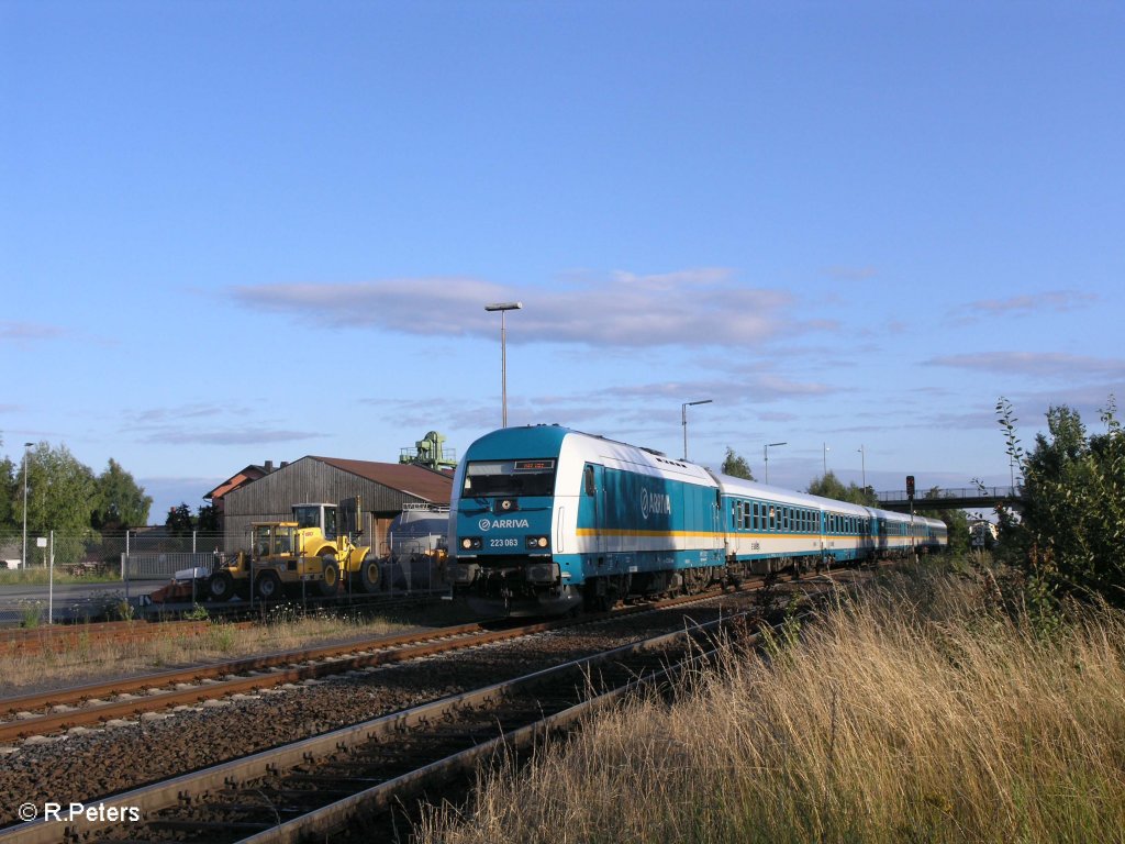 223 063 fhrt in Wiesau/Oberpfalz mit ALX37982 nach Hof. 19.07.09
