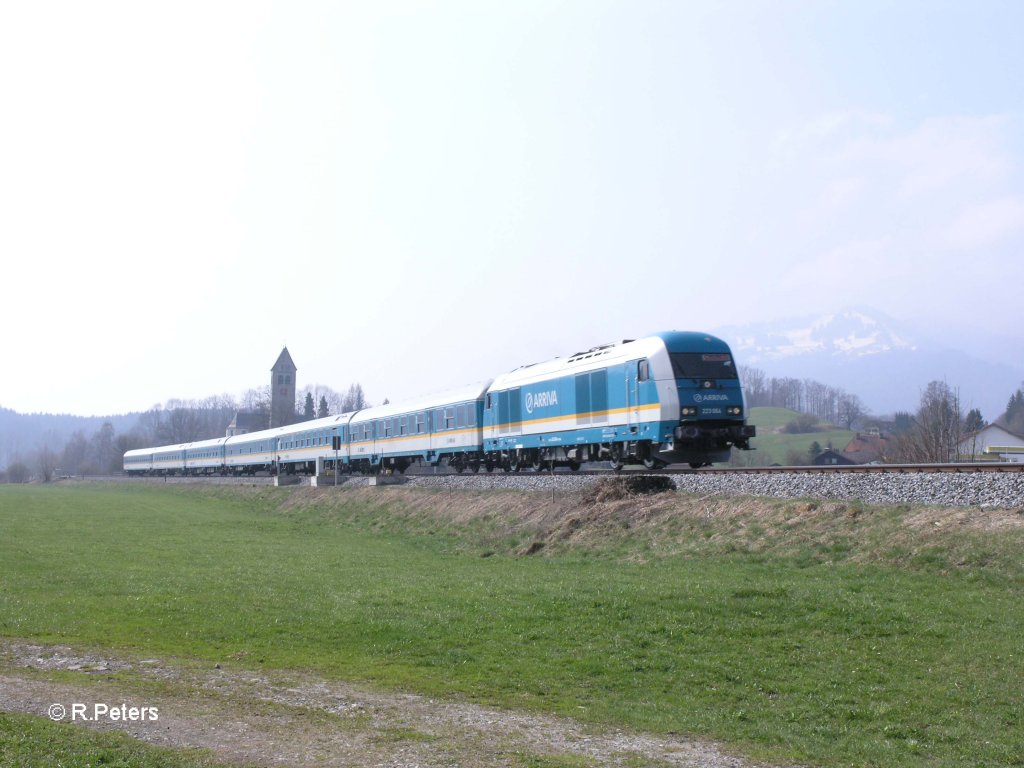 223 064 zieht bei Stein im Allgu den ALX 38707/39957 nach Mnchen. 17.04.10