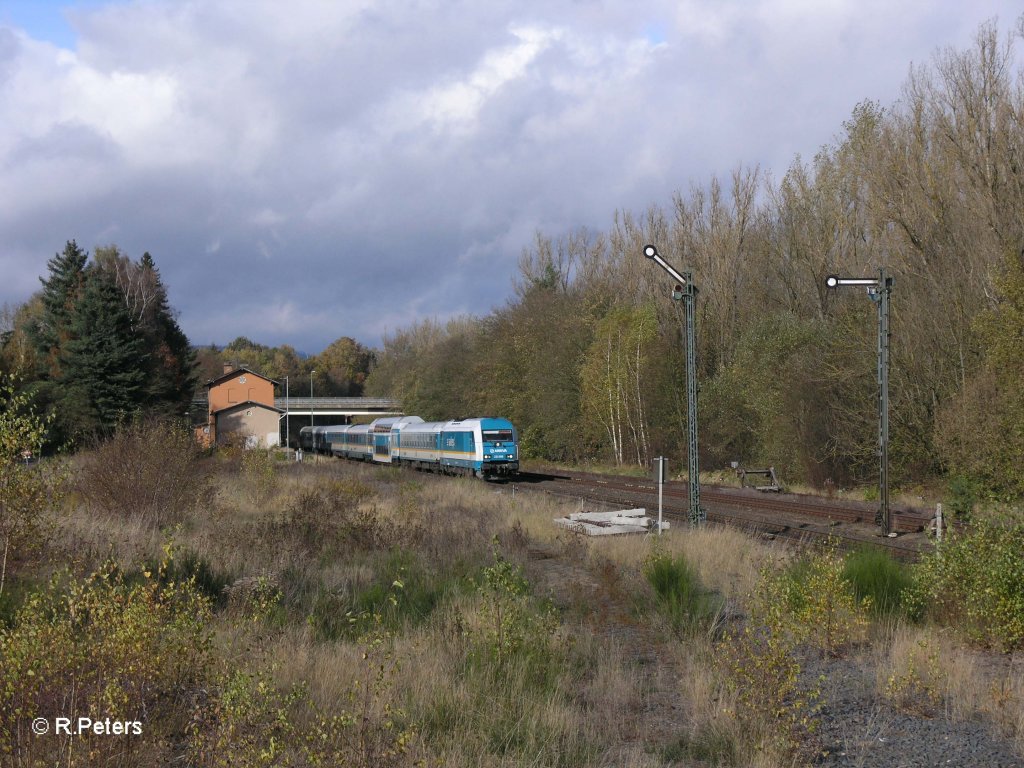 223 069 durchfhrt Reuth bei Erbendorf mit dem Alex nach Mnchen. 24.10.10