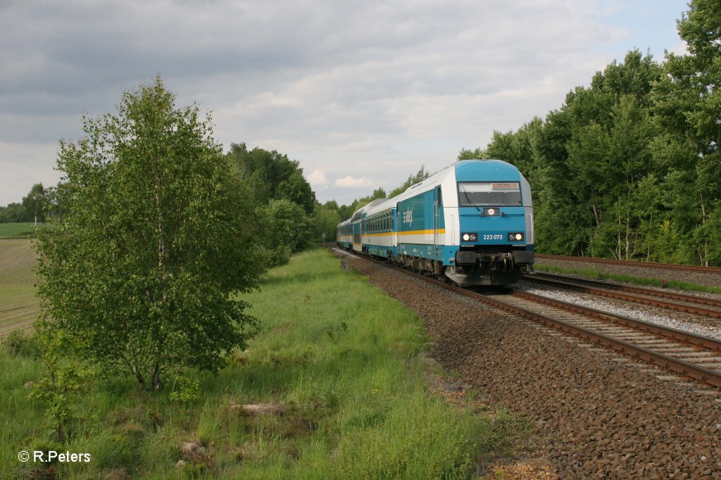 223 070 mit den ALX84121 nach Mnchen bei Schnfeld. 28.05.11