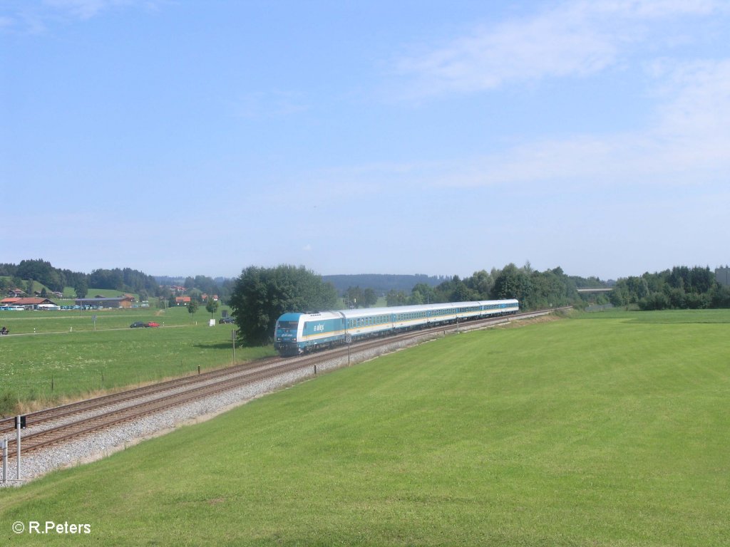 223 071 zieht bei Flecken den ALX38704+39954 Lindau. 01.08.09
