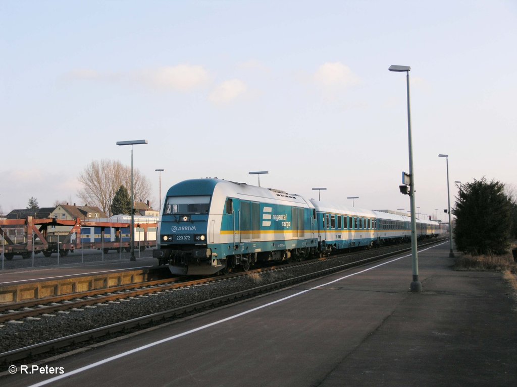 223 072 hat Wiesau/Oberpfalz mit dem ALX37980 nach Hof erreicht. 17.03.09
