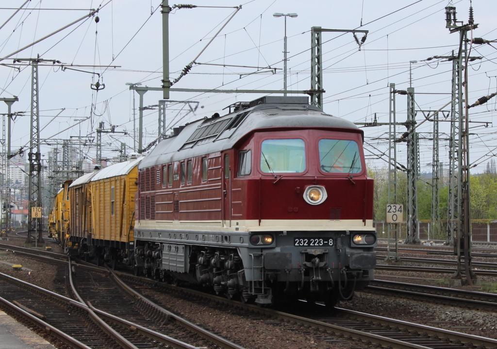 232 223-8 mit Bauzug am 17.04.11 in Fulda