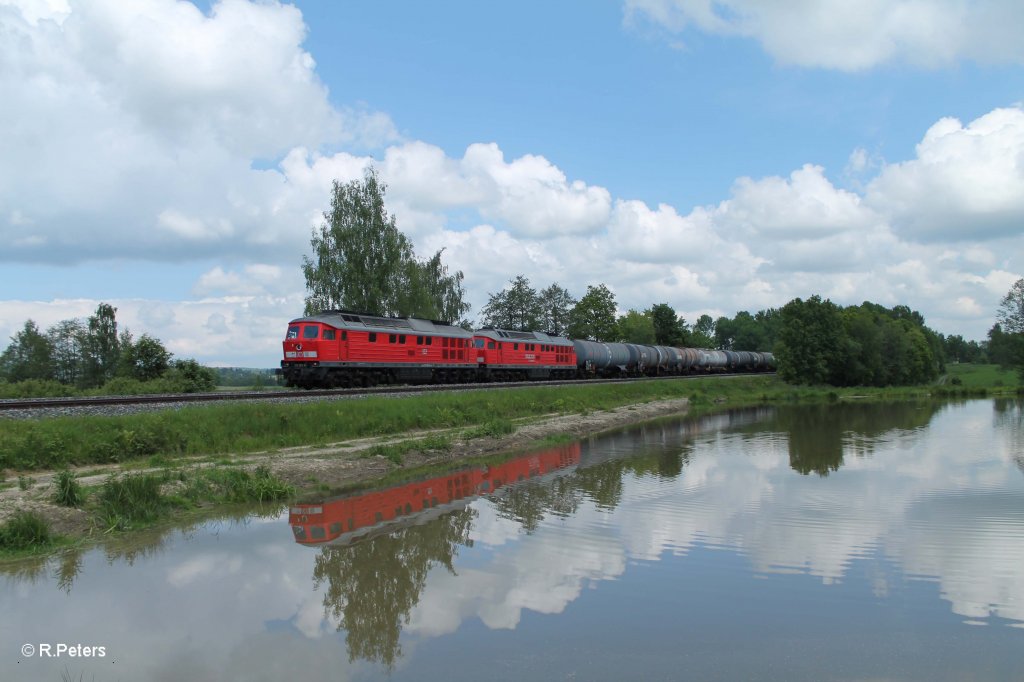 232 252-6 + 232 609-8 mit umgeleiteten Kesselzug sdlich von Wiesau. 06.06.13