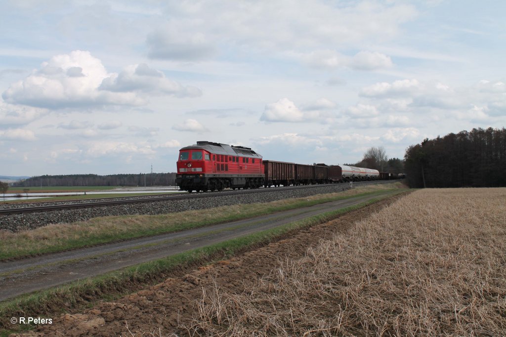 232 262-6 mit einem Umleitergterzug bei Oberteich. 17.04.13