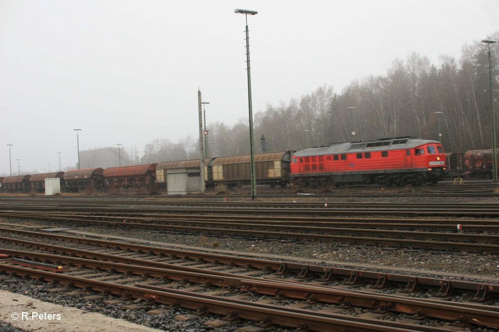 232 280-8 mit gemischten Gterzug in Marktredwitz. 28.12.11