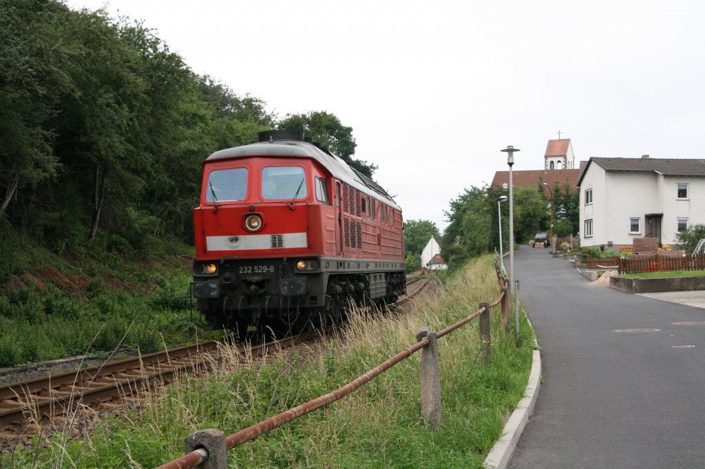 232 529-8 am 04.07.11 in Widdershausen als Lz nach Heringen/Werra. Dort holt sie ihren nchsten Kalizug nach Gerstungen ab.