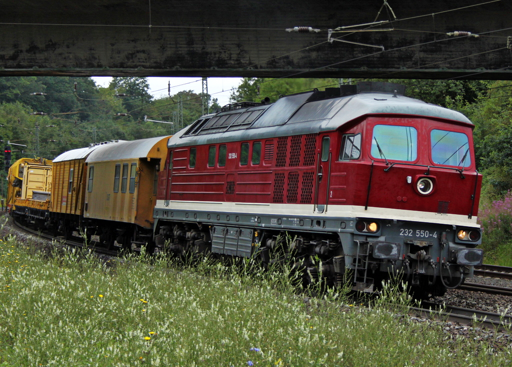 232 550-4 der DBG mit Bauzug am 31.07.11 bei Fulda

