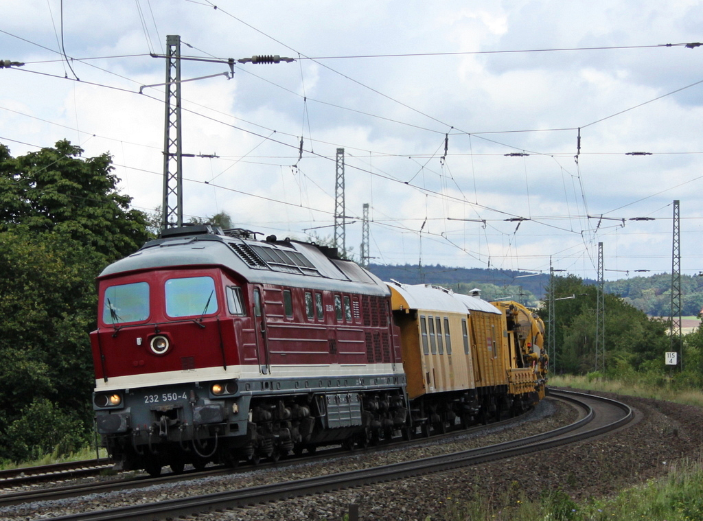 232 550 mit Bauzug am 07.08.11 bei Fulda