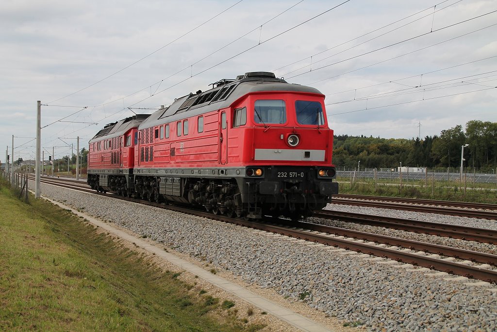 232 571 mit 232 330 am 03.Oktober 2012 bei Hrbach in Richtung Mnchen.