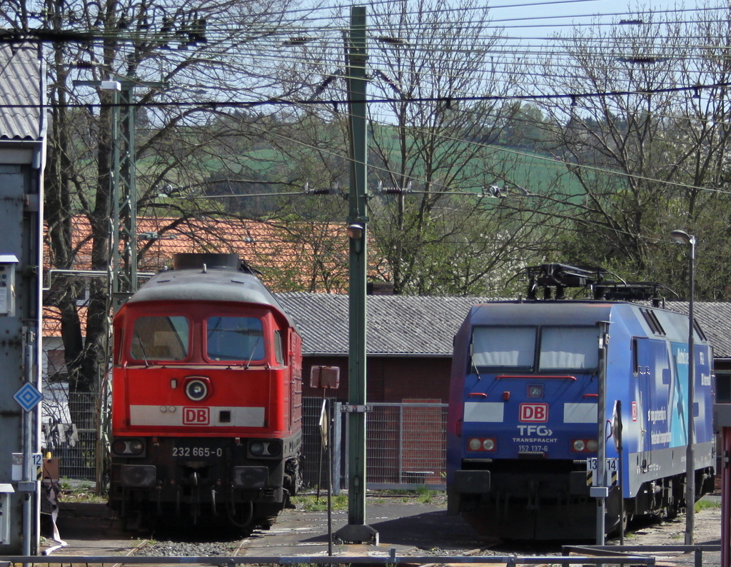 232 665 und 152 137 am 28.04.12 in Bebra