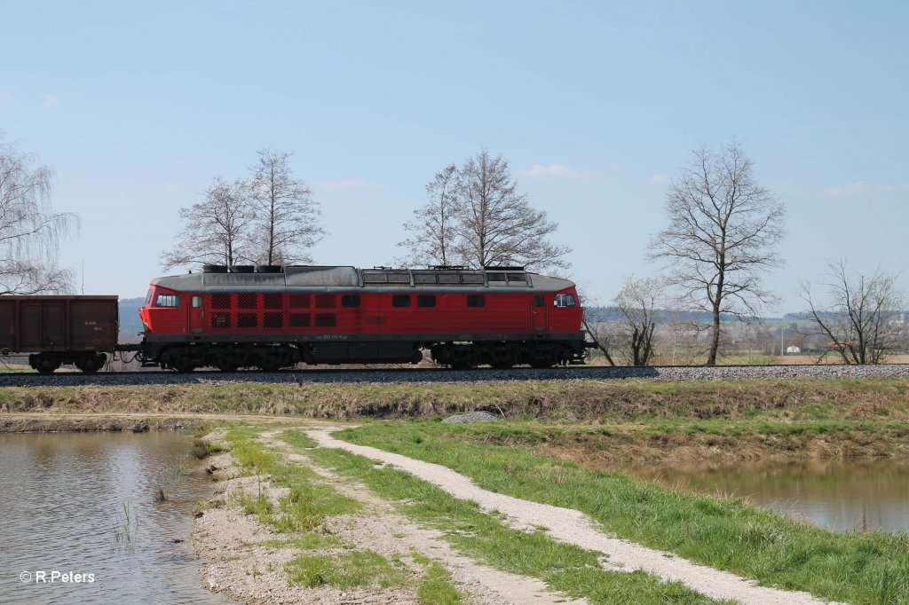 233 176-7 zieht den mit dem 45265 Nrnberg - Chep sdlich von Wiesau. 24.04.13