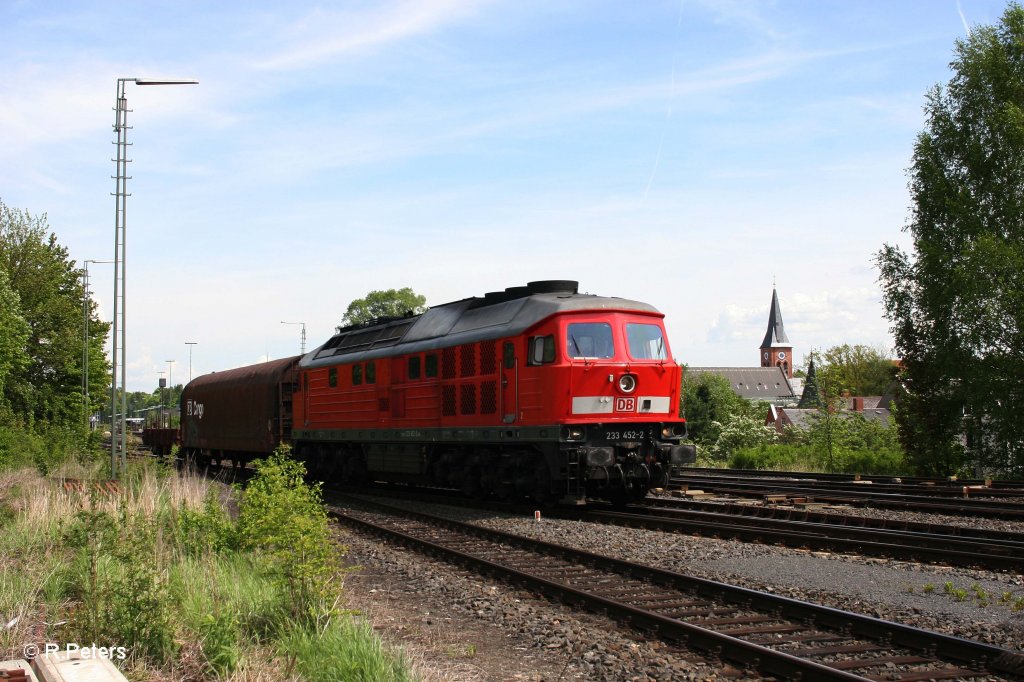 233 452-2 mit einer bergabe nach Nrnberg in Marktredwitz. 11.05.12