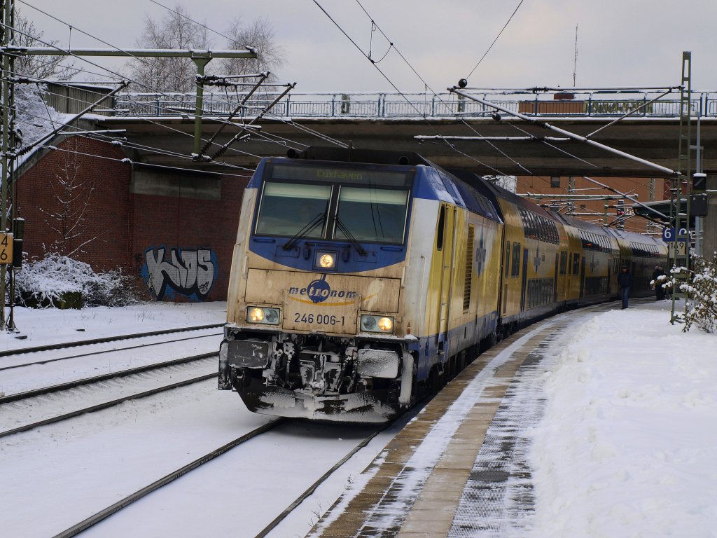 246 006-1 fuhr mit dem Metronom nach Cuxhaven in den Bahnhof Hamburg-Harburg am 30.1.