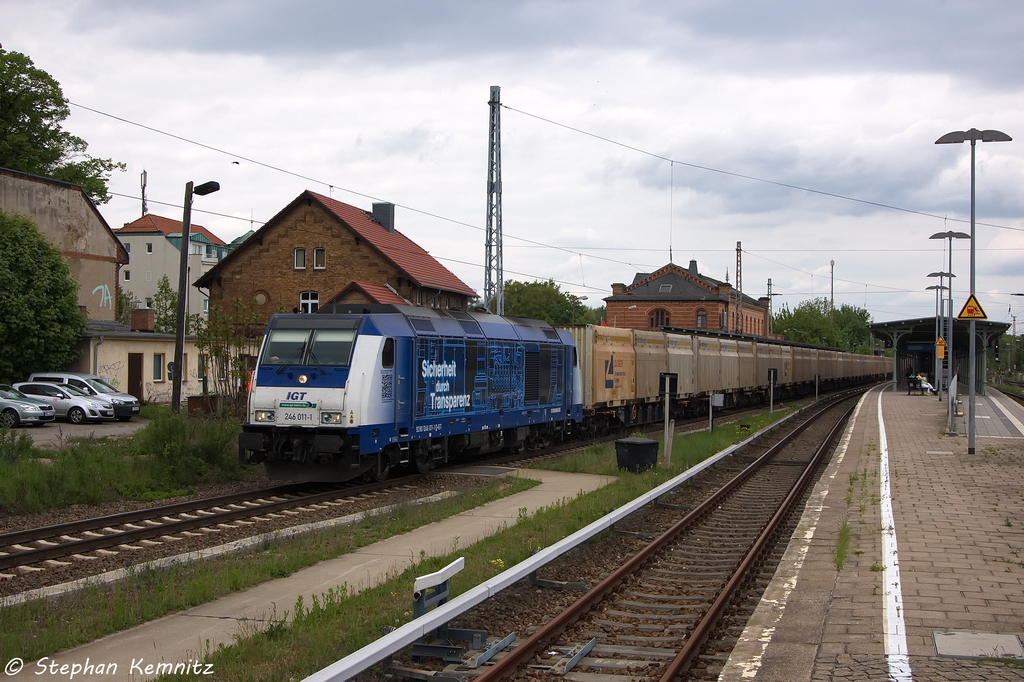 246 011-1 IGT - Inbetriebnahmegesellschaft Transporttechnik mbH fr Raildox GmbH & Co. KG mit einem leeren Hackschnitzelzug in Knigs Wusterhausen und fuhr in Richtung Brand(Niederlausitz) weiter. 14.05.2013