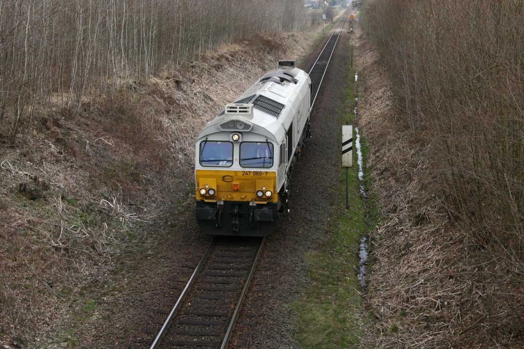 247 060-7 fuhr am 29.03.12 als Lz Richtung Mnchen, hier bei Hrlkofen.