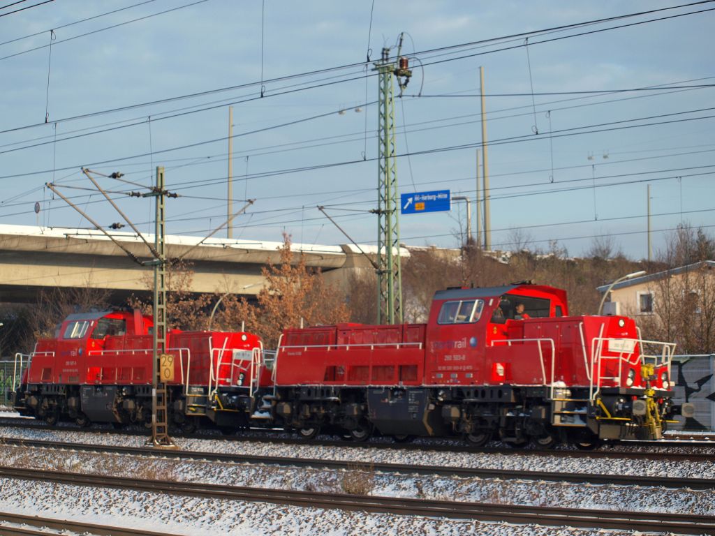 261 003 und 007 fuhren gemeinsam aus Itzehoe kommend durch Hamburg-Haburg in Richtung Maschen am 4.12.