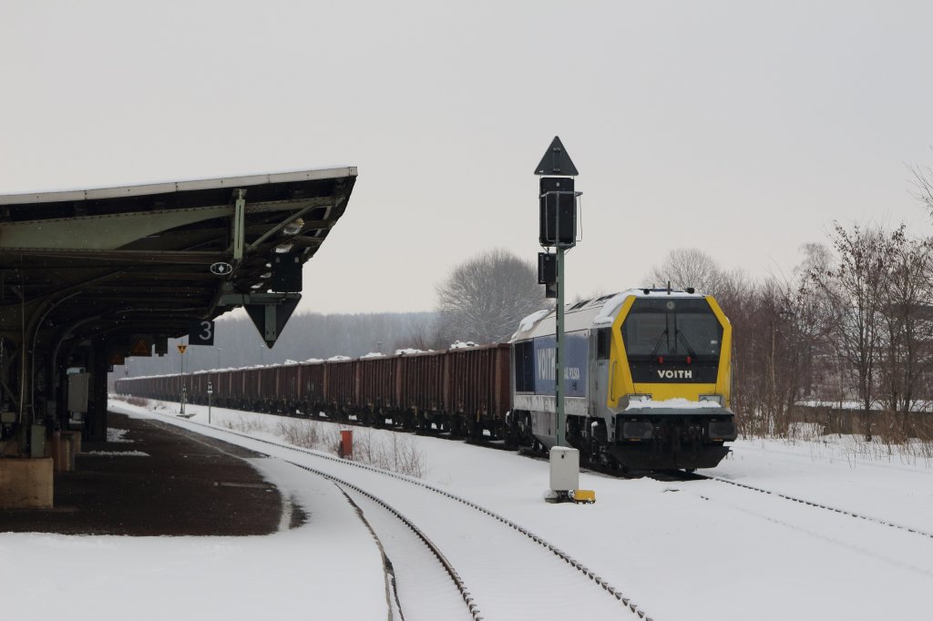 264 002-7 der VTLT ist am 29.03.13 mit einem Ganzzug mit Wasserbausteinen, der zum Eberswalder Hafen fhrt, in Bischofswerda abgestellt.