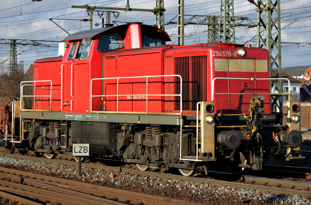 294 579-8 mit Schotterzug am 05.12.11 in Fulda

