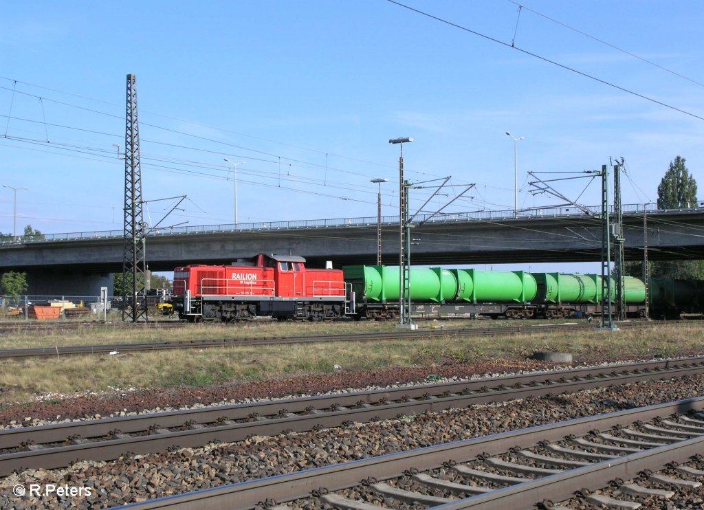 294 695-2 rangiert in Regensburg ost mit ein Mllzug. 09.09.09
