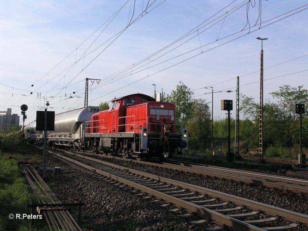 294 701-8 fhrt in regensburg ost mit einem bergabezug aus Sal(donau) ein. 29.04.10