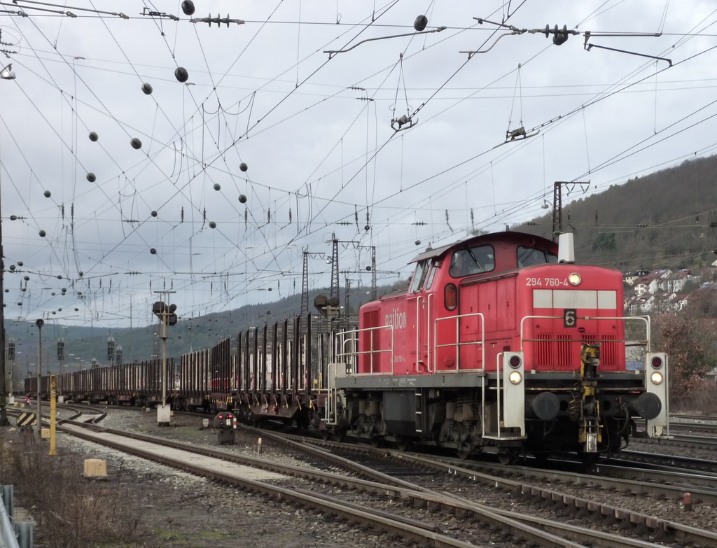 294 760 mit Gterzug am 15.01.11 in Gemnden