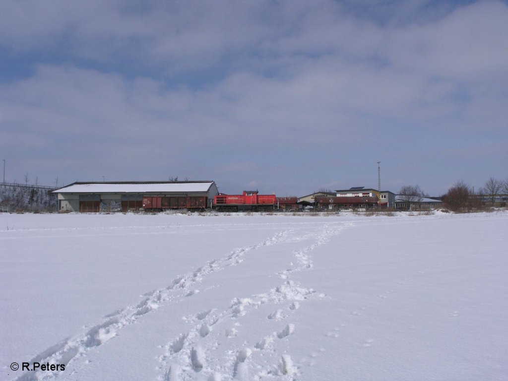 294 766-1 fhrt in Buchloe mit nur einem Gterwagen ein. 25.02.09
