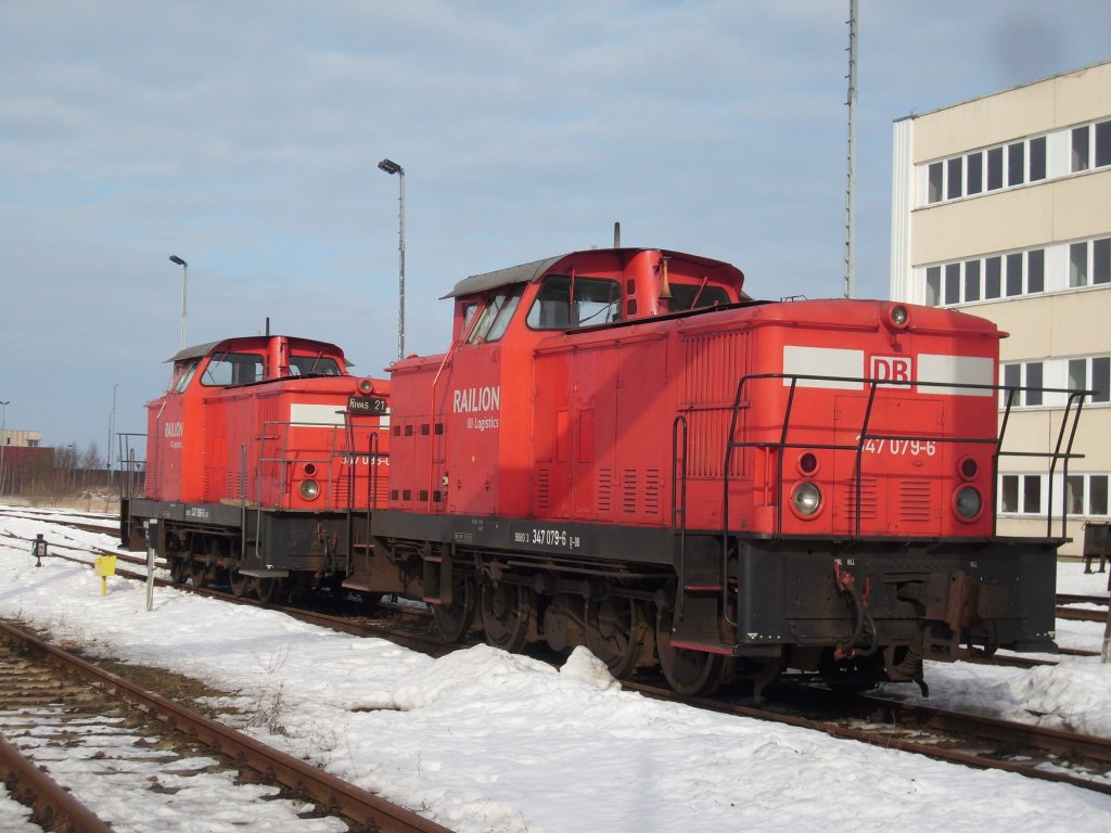 347 079 und 347 096 am 27.Februar 2010 in Mukran.