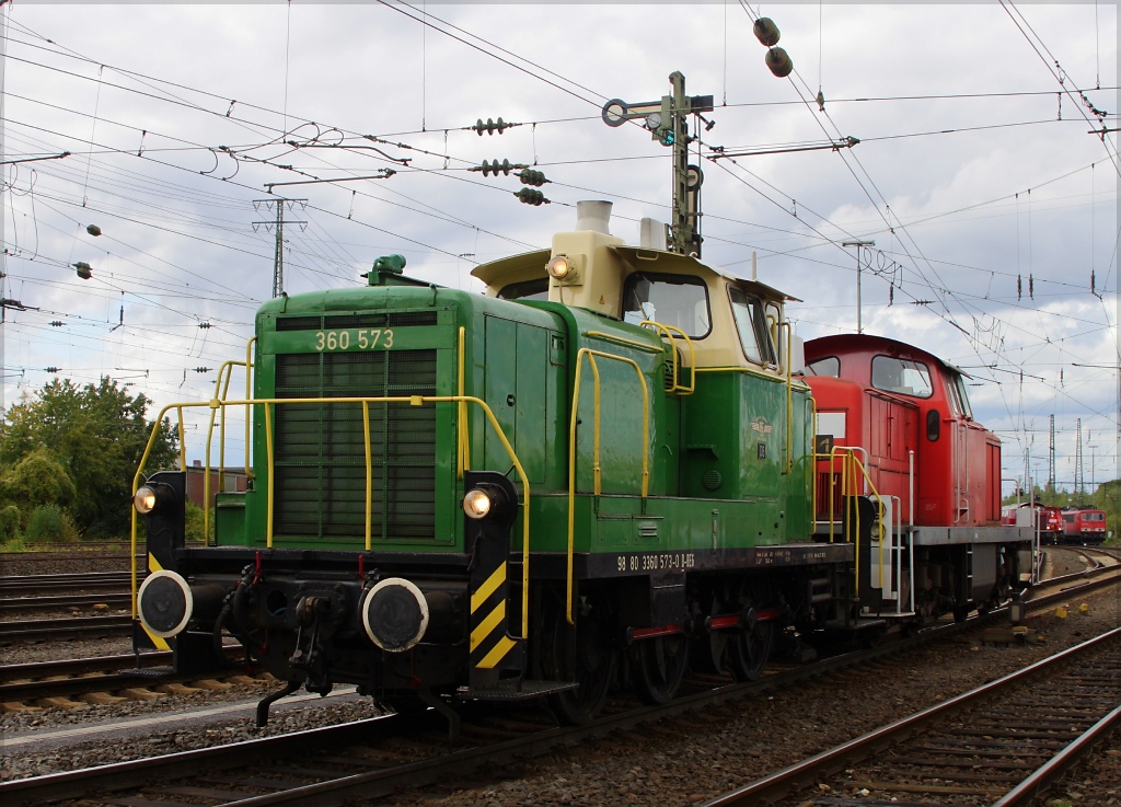 360 573 der BEG und im Schlepp 290 001 fotografiert whrend der Lokparade am 29.09.12 in Koblenz Ltzel