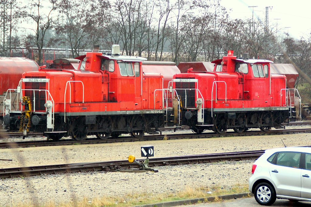 362 574-6 und 363 141-3 standen abgestellt im Gterbereich in Maschen. 07.01.12