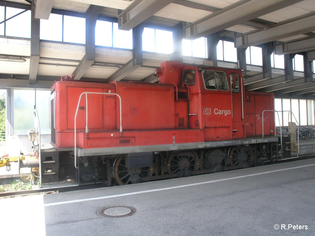 363 241-1 sucht Schatten im Bahnhof Kempten. 01.08.09