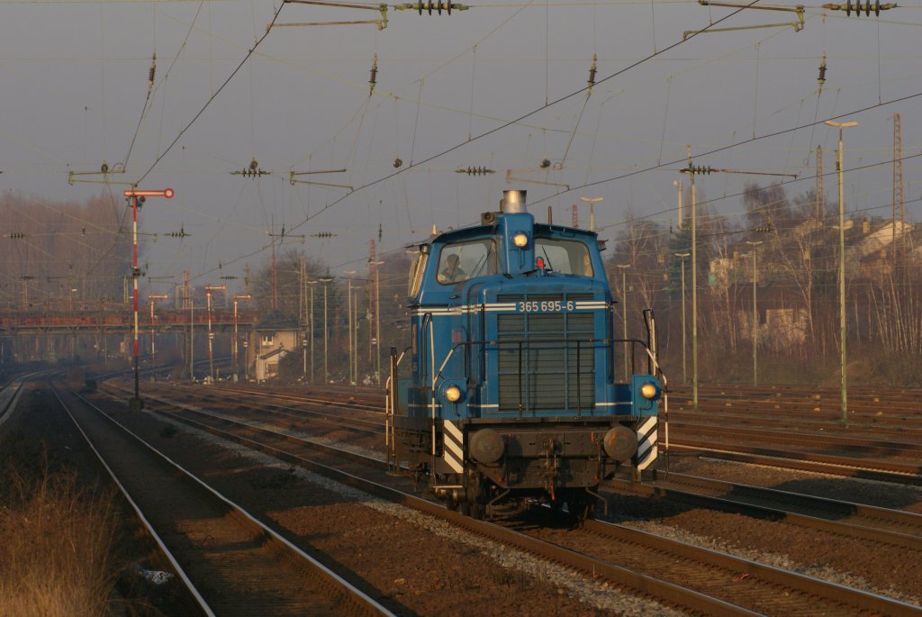 365 695-6 als Lz in Dsseldorf-Rath am 29.01.2011