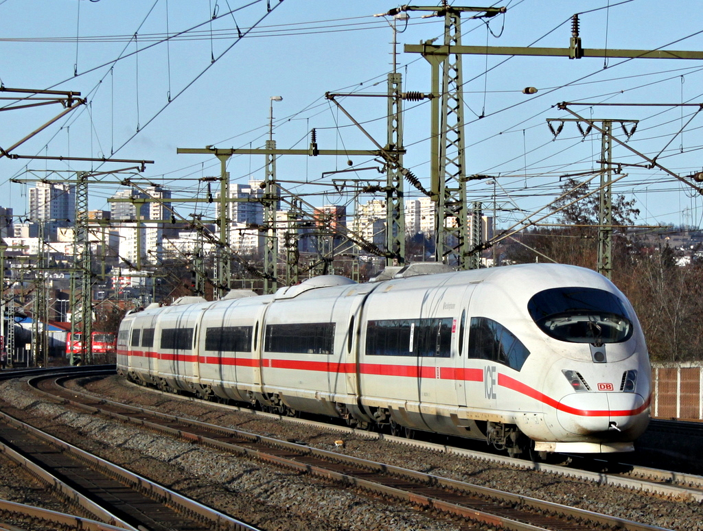 403 017  Recklinghausen  als ICE nach Dsseldorf am 15.01.12 in Fulda