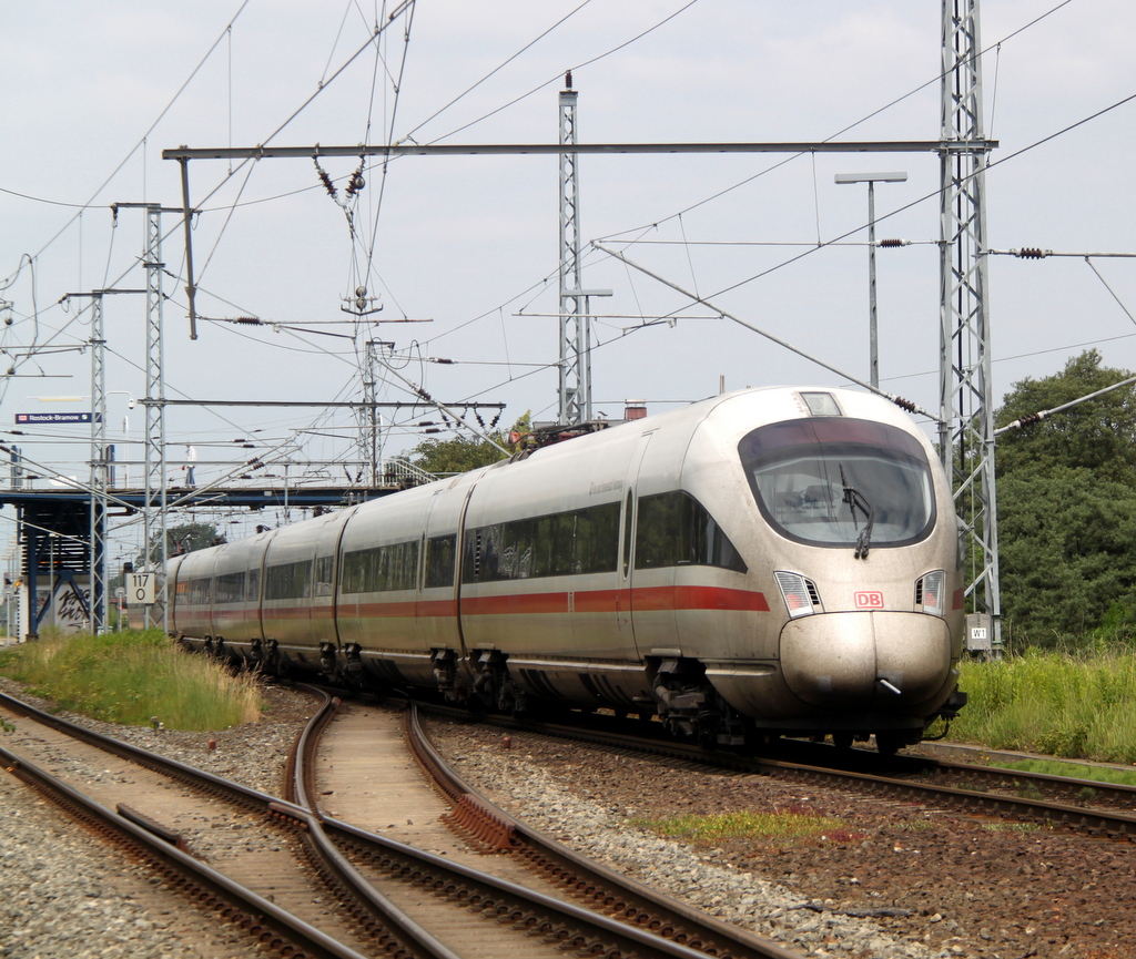 411 002-9 als ICE 1704 von Leipzig Hbf nach Warnemnde bei der Durchfahrt in Rostock-Bramow.22.06.2013