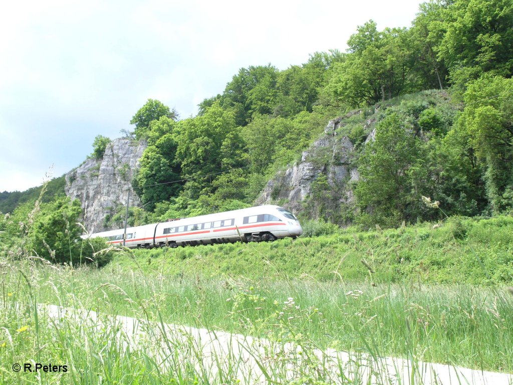 411 023-5 mit dem ICE25 nach Wien bei Matting. 29.05.10