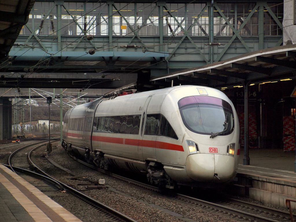 411 026  Leipzig  fuhr als ICE 1189 nach Mnchen Hbf in den Hamburg-Harburger Bahnhof am 15.1