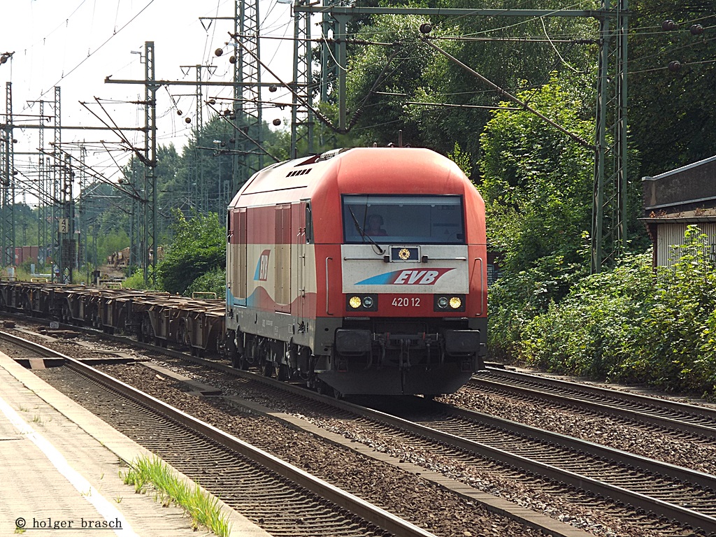 42012 der EVB fuhr mit einen leeren containerzug durch hh-harburg am 02.08.13